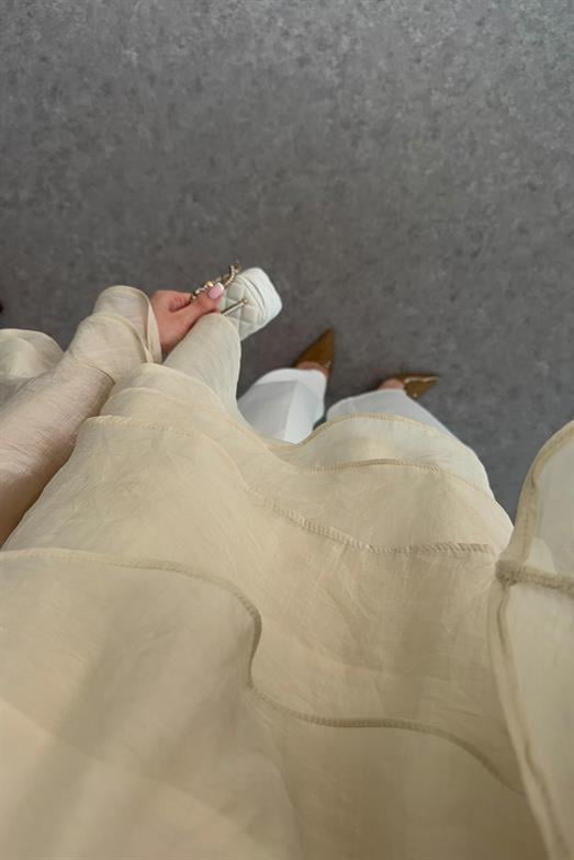 Fırfırlı Ekru Bluz