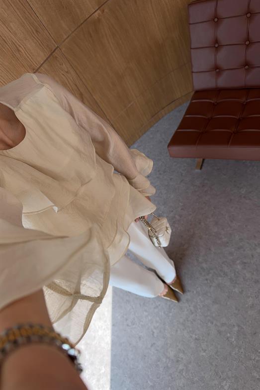 Fırfırlı Ekru Bluz