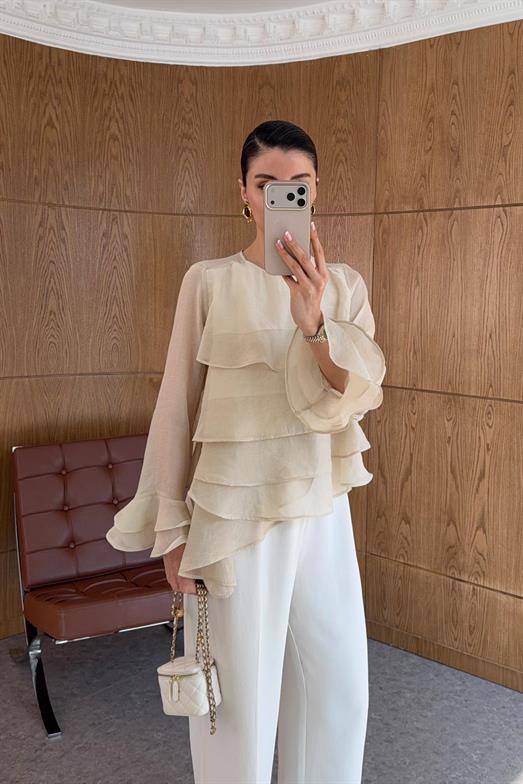 Fırfırlı Ekru Bluz