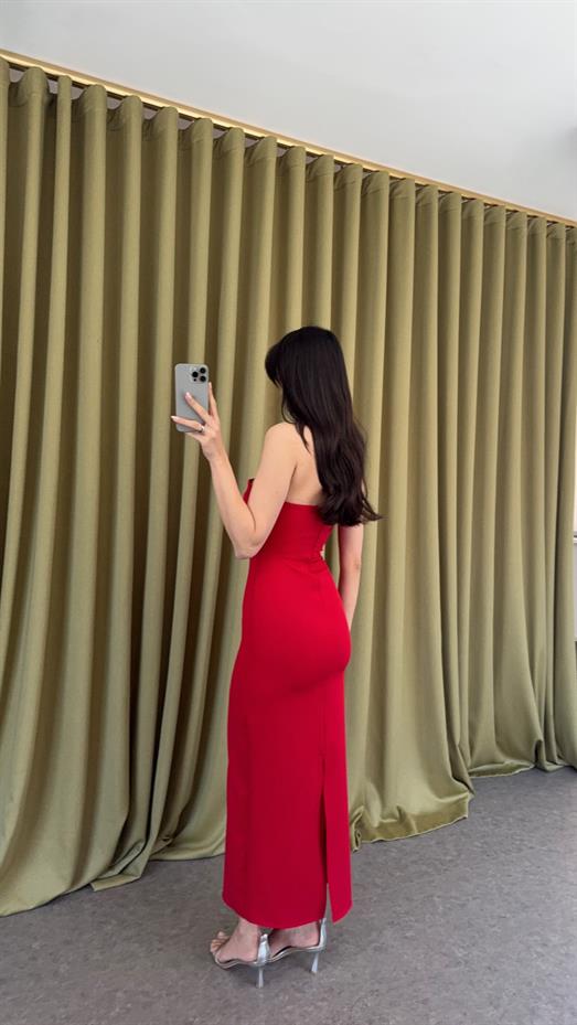 Fiyonklu Tasarım Kırmızı Elbise