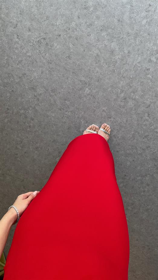 Fiyonklu Tasarım Kırmızı Elbise