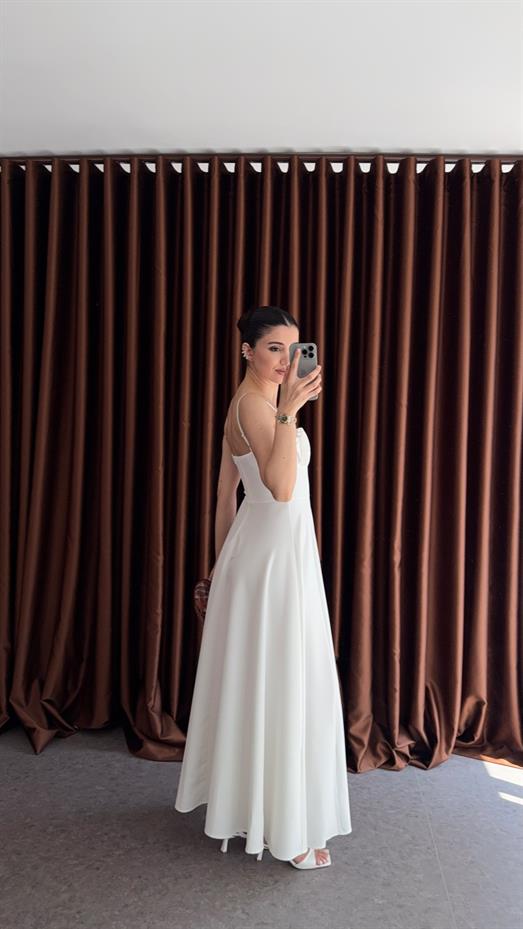 Göğüs Pileli Beyaz Elbise