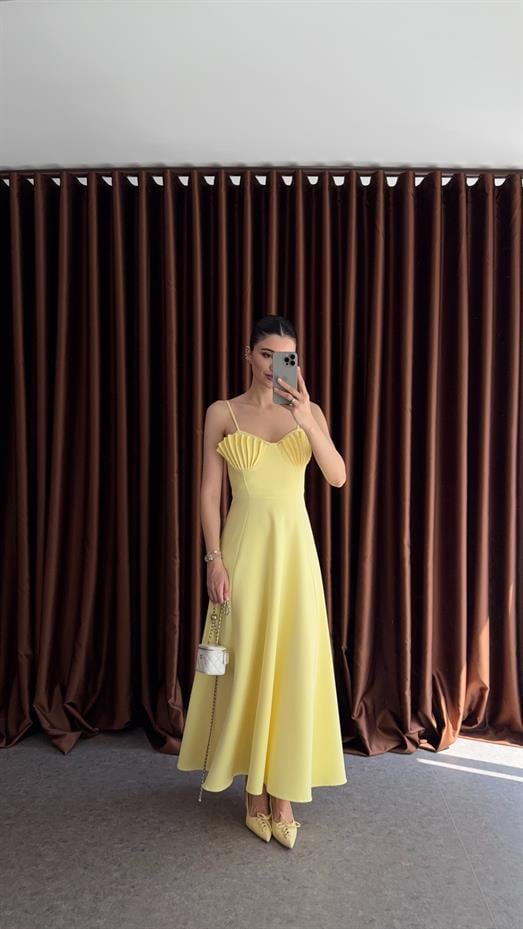 Göğüs Pileli Sarı Elbise