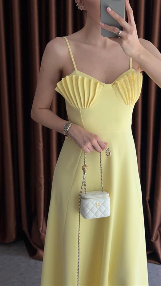 Göğüs Pileli Sarı Elbise