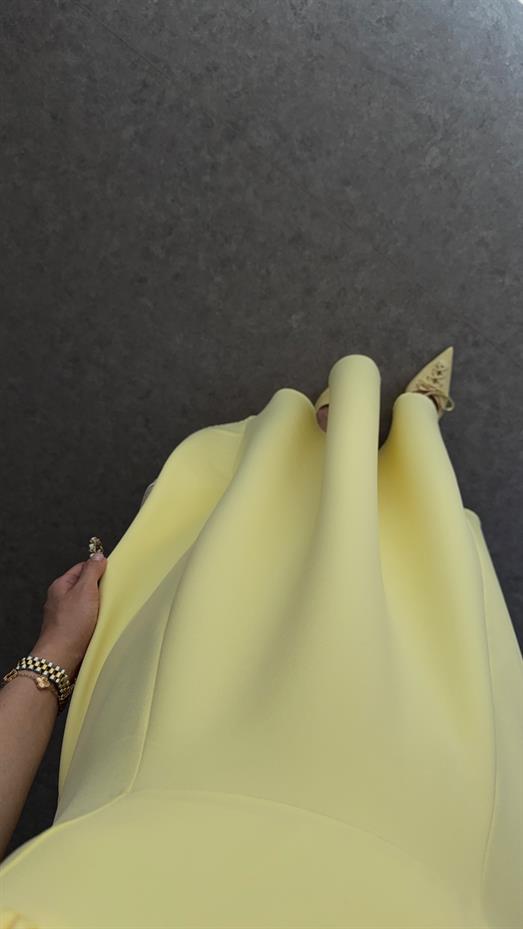 Göğüs Pileli Sarı Elbise