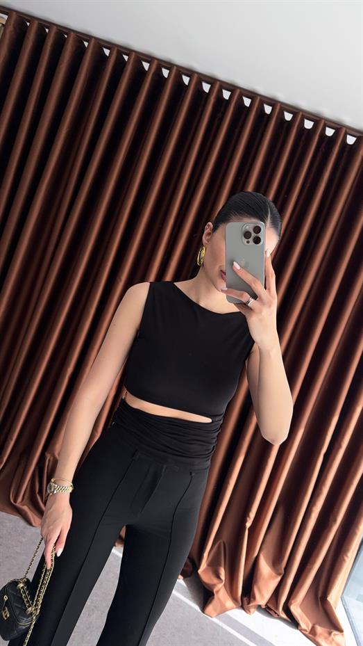 Gold Detaylı Siyah Tasarım Bluz