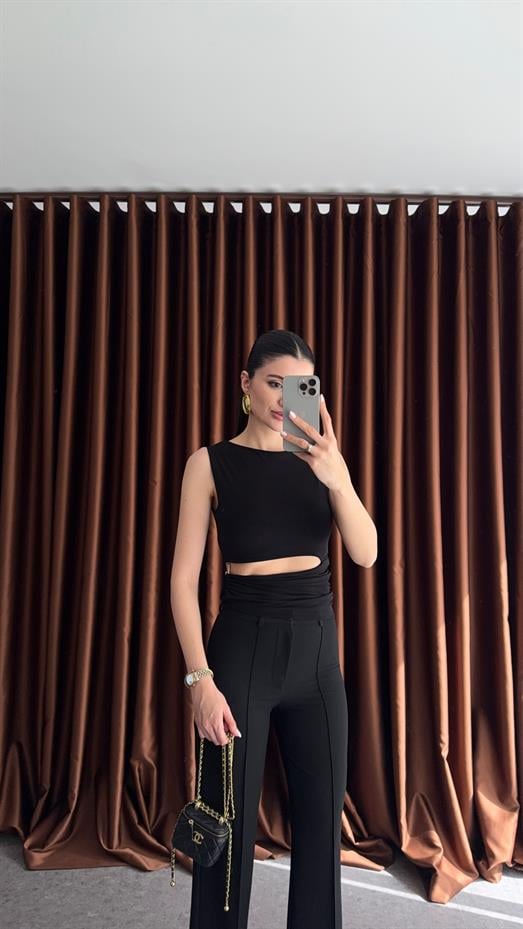 Gold Detaylı Siyah Tasarım Bluz