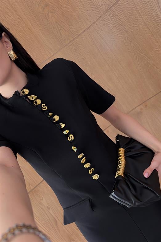 Gold Düğme Detaylı Yırtmaçlı Siyah Midi Elbise
