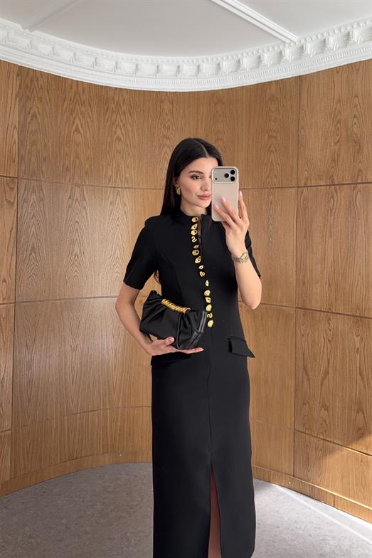 Gold Düğme Detaylı Yırtmaçlı Siyah Midi Elbise