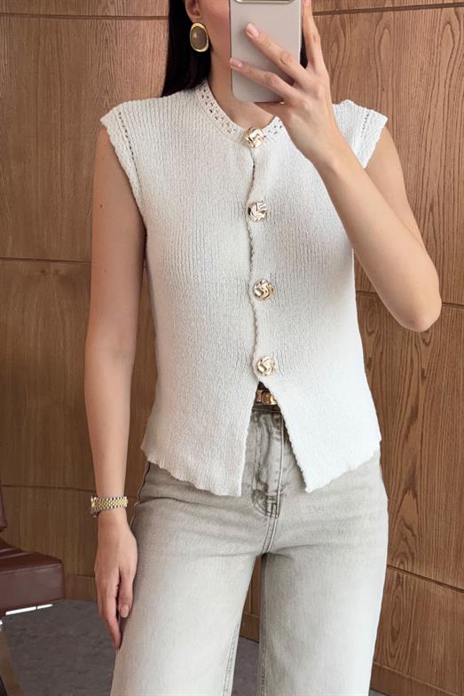Gold Düğmeli Ekru Triko Yelek