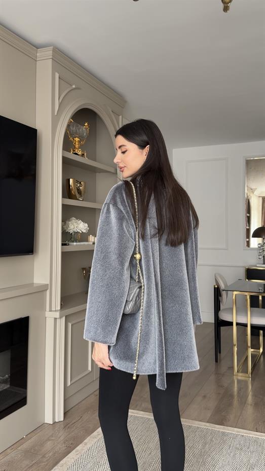 Gold Düğmeli Gri Kısa Kürk Ceket