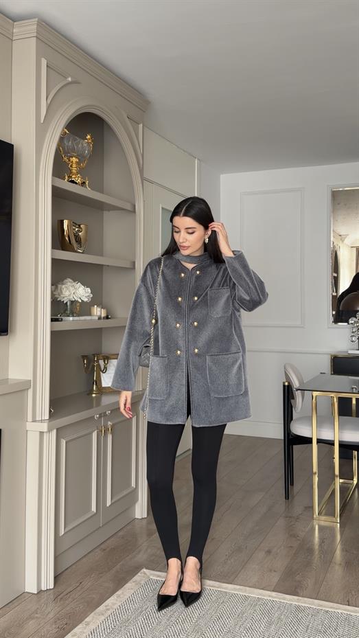 Gold Düğmeli Gri Kısa Kürk Ceket