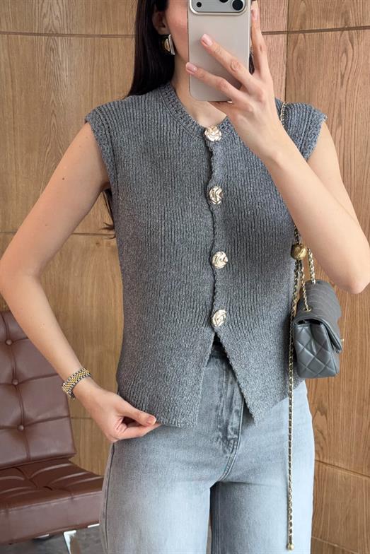 Gold Düğmeli Gri Triko Yelek