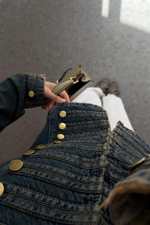 Gold Düğmeli Hakim Yaka Yıkamalı Denim Ceket