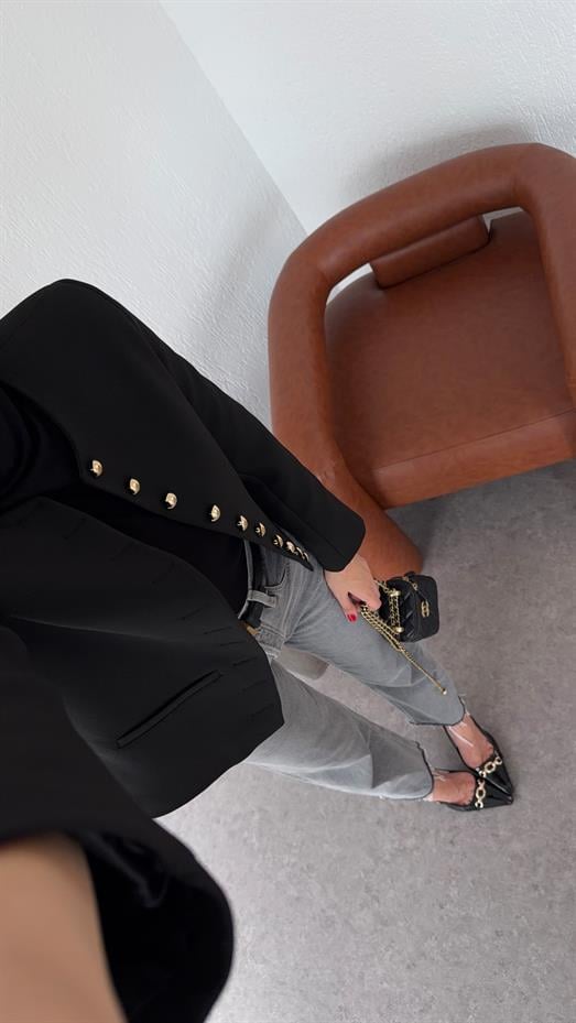 Gold Düğmeli Siyah Ceket