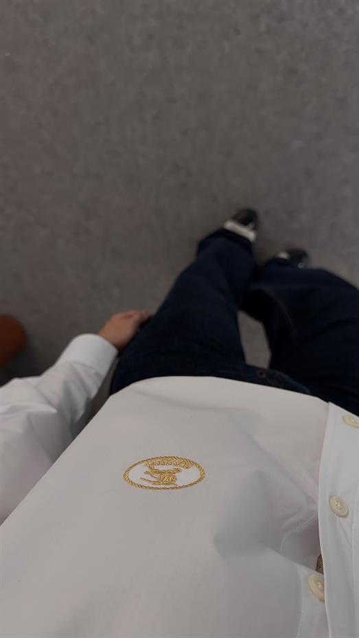 Gold Logolu Beyaz Gömlek