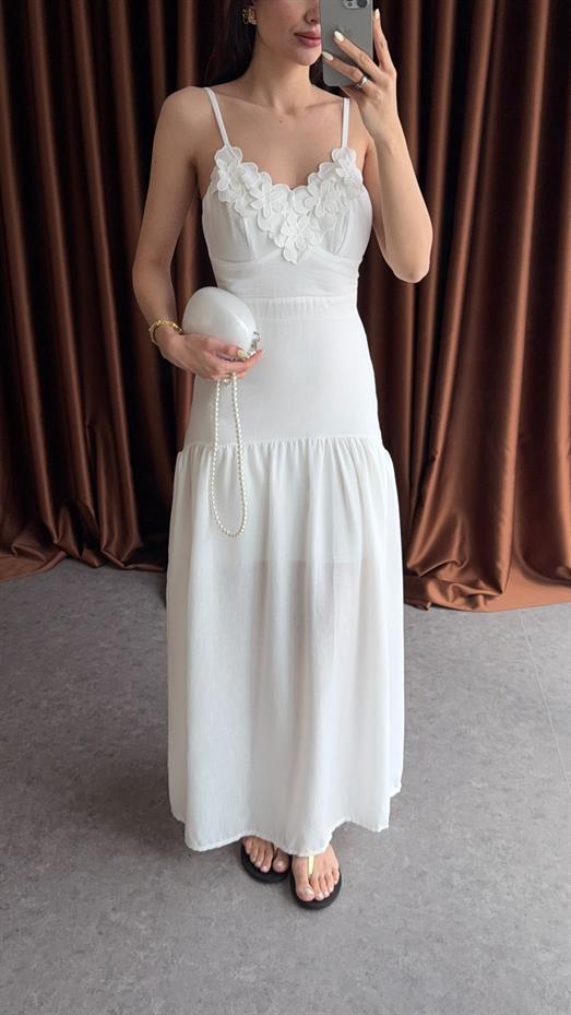 Güllü Beyaz Elbise