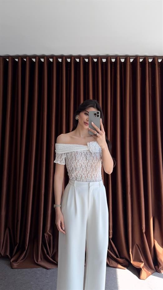 Güllü Transparan Beyaz Bluz