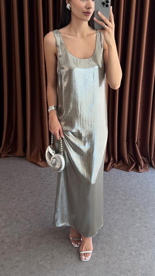 Gümüş Parlak Elbise