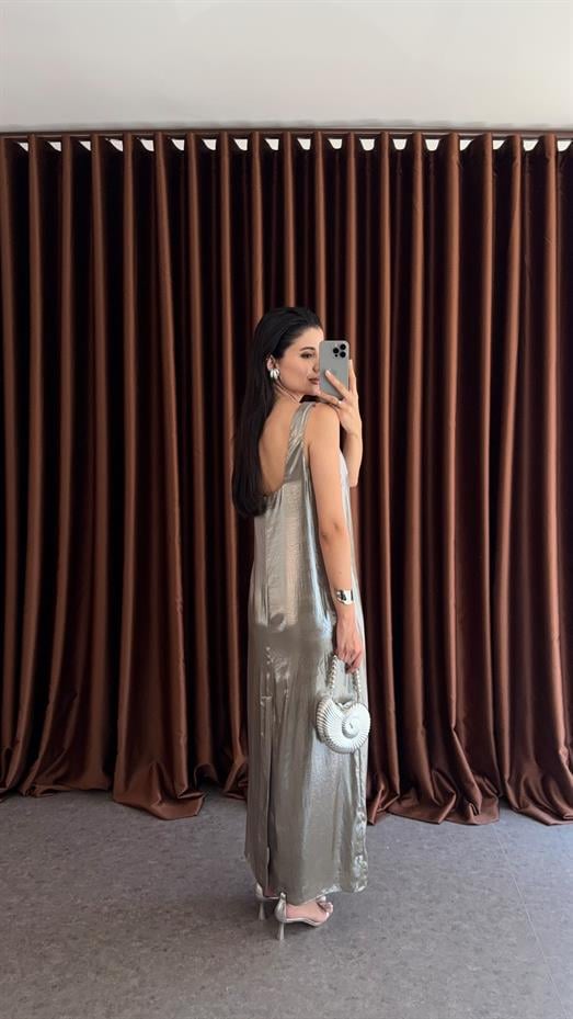 Gümüş Parlak Elbise