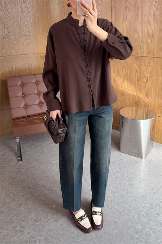 Hakim Yaka Düğmeli Kahve Gömlek