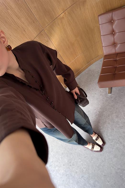 Hakim Yaka Düğmeli Kahve Gömlek