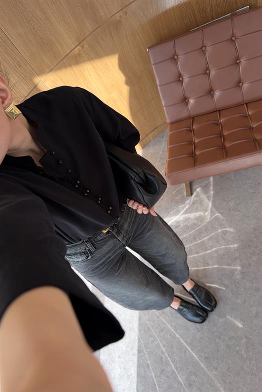 Hakim Yaka Düğmeli Siyah Gömlek