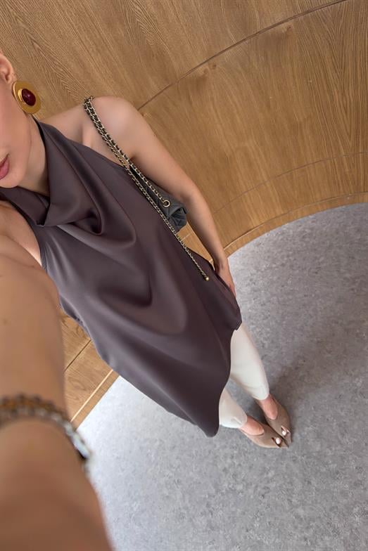 Halter Yaka Drapeli Asimetrik Saten Kahverengi Bluz