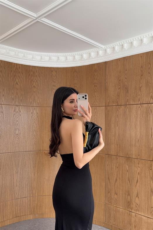 Halter Yaka Kahve Toka Detaylı Likralı Siyah Elbise