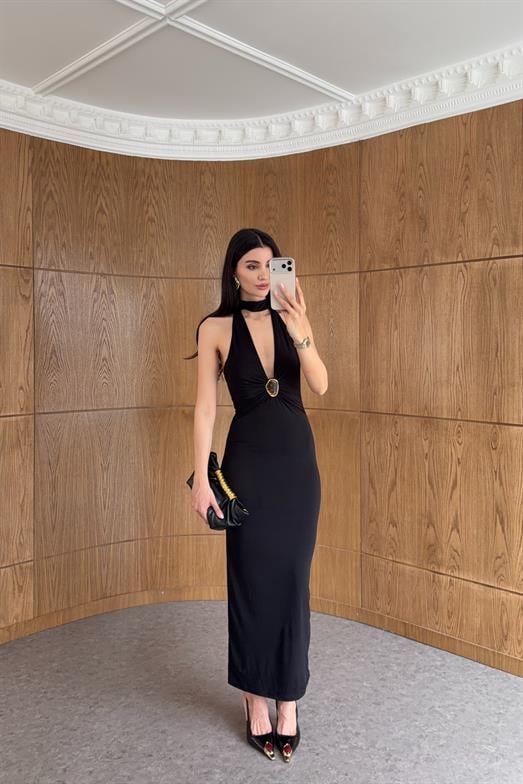 Halter Yaka Kahve Toka Detaylı Likralı Siyah Elbise