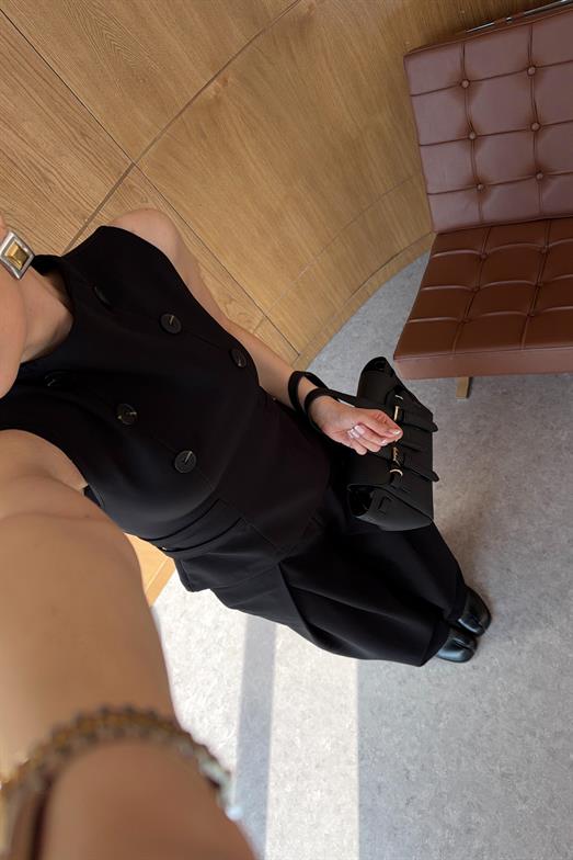 İki Kademeli Bel Bağlamalı Düğmeli Siyah Bluz