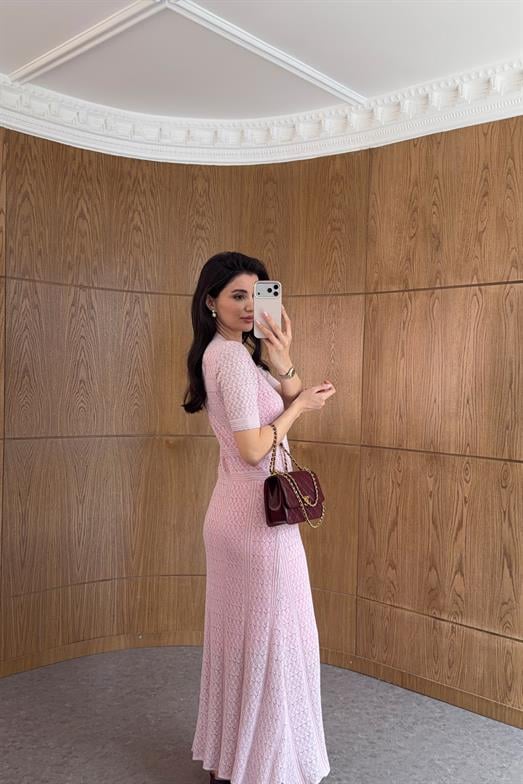 İnci Düğmeli Pembe Triko Elbise
