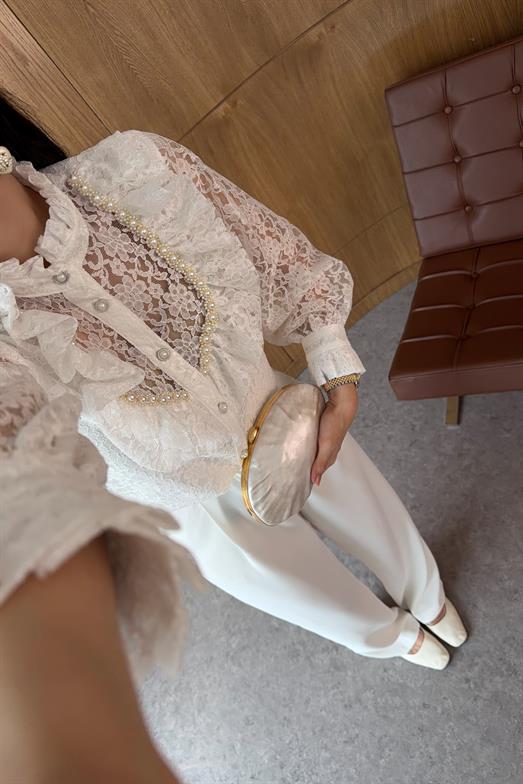 İncili Beyaz Gömlek