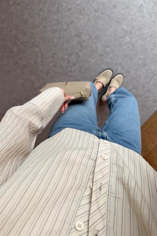 İri Manşetli Çizgili Krem Gömlek