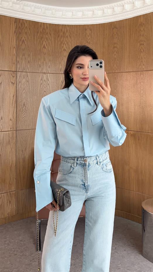 İri Vatkalı Açık Mavi Gömlek