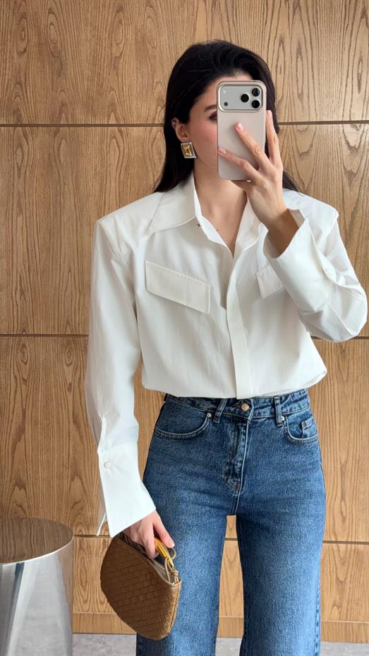 İri Vatkalı Beyaz Gömlek