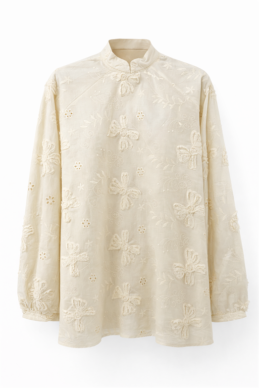 Kabartmalı Nakış İşlemeli Bej Bluz