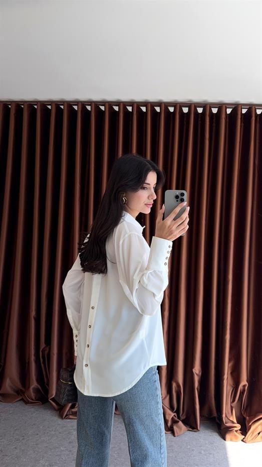 Kahve Düğmeli Beyaz Gömlek