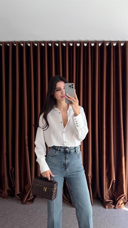 Kahve Düğmeli Beyaz Gömlek