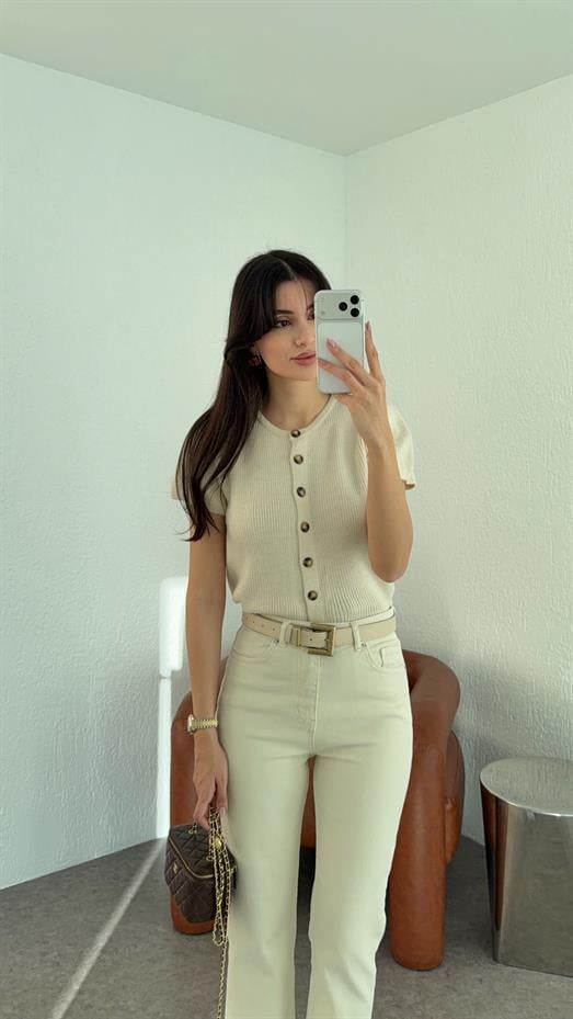 Kahve Düğmeli Ekru Triko
