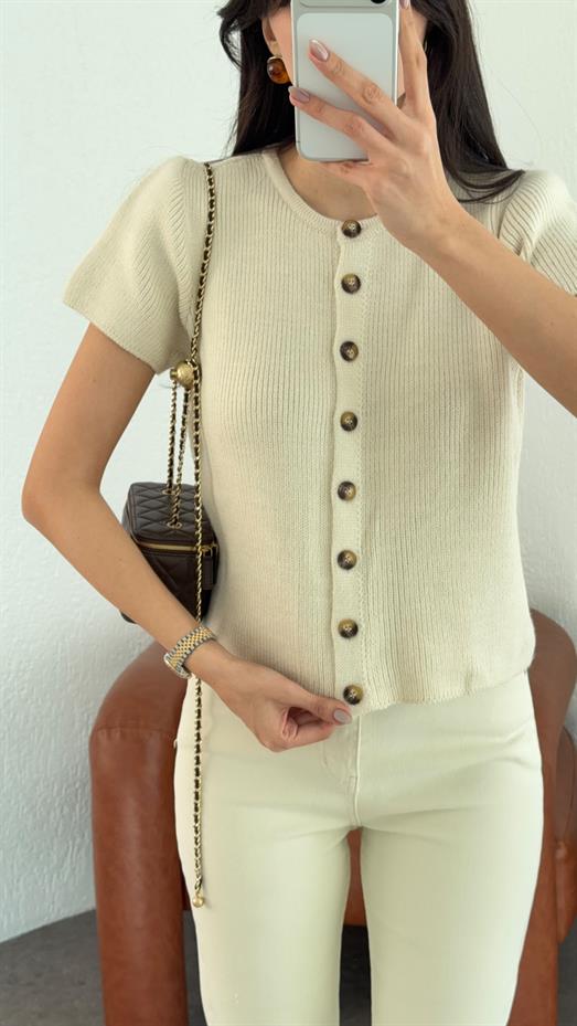 Kahve Düğmeli Ekru Triko