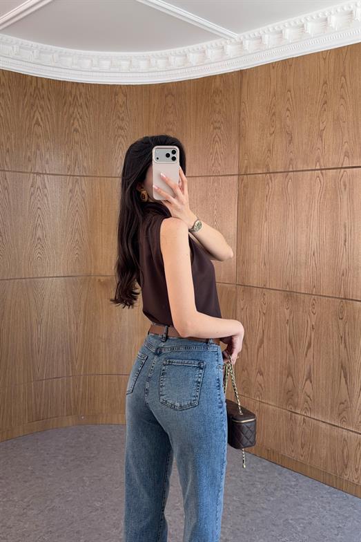 Kahve Kemerli Yıkamalı Mavi Jean