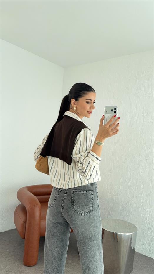 Kahverengi Triko Atkılı Gömlek