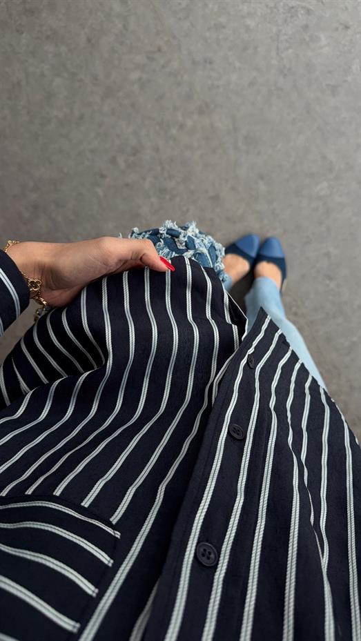 Kalın Çizgili Cepli Lacivert Gömlek