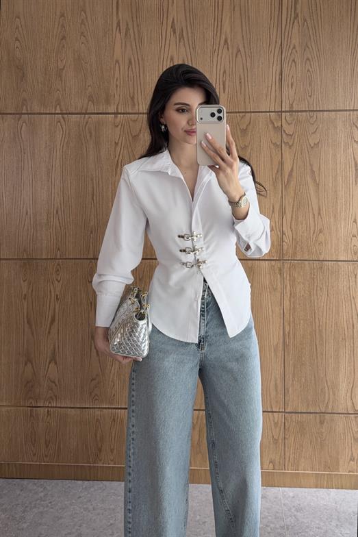 Kancalı Beyaz Gömlek