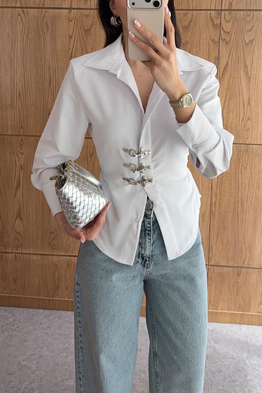 Kancalı Beyaz Gömlek