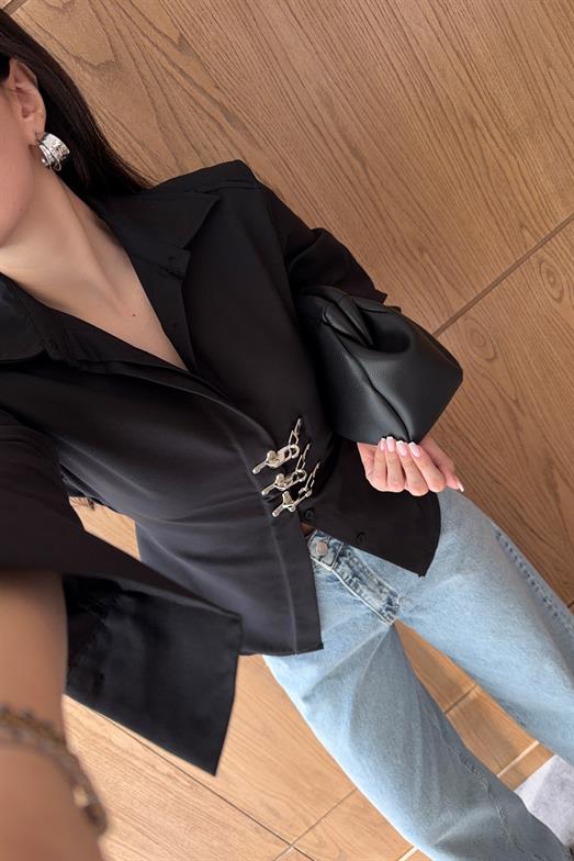 Kancalı Siyah Gömlek