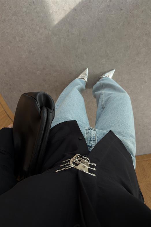 Kancalı Siyah Gömlek