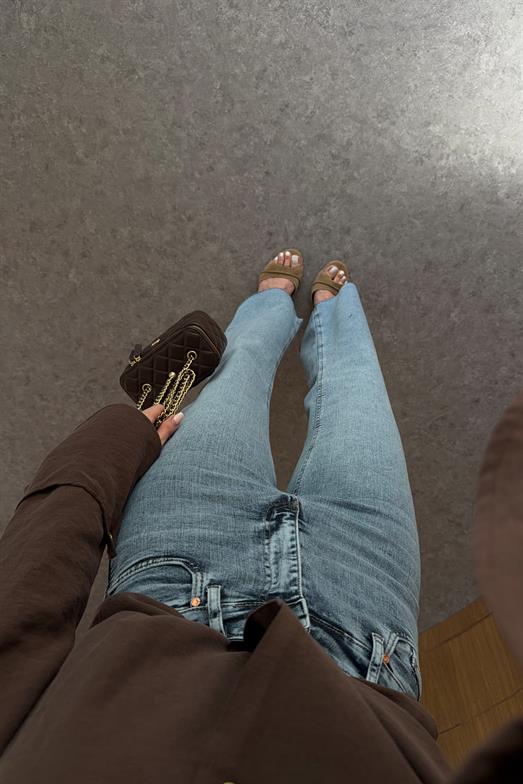 Kesik Paça Mavi Push-up Jean