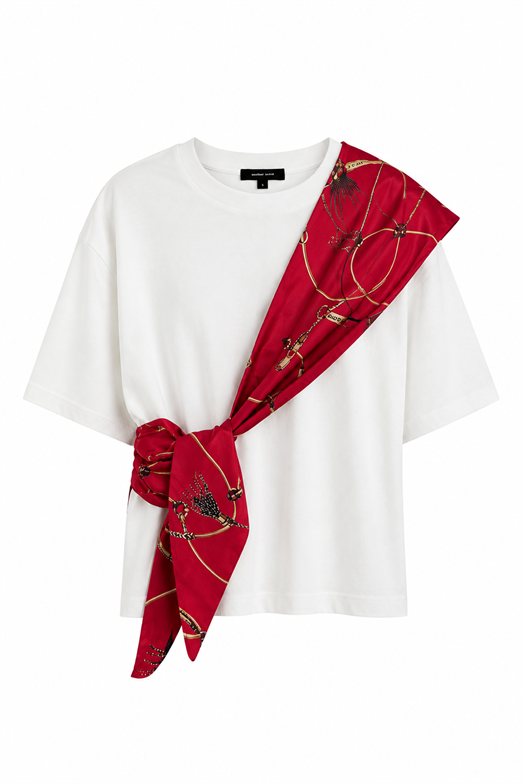 Kırmızı Fularlı Beyaz Tshirt